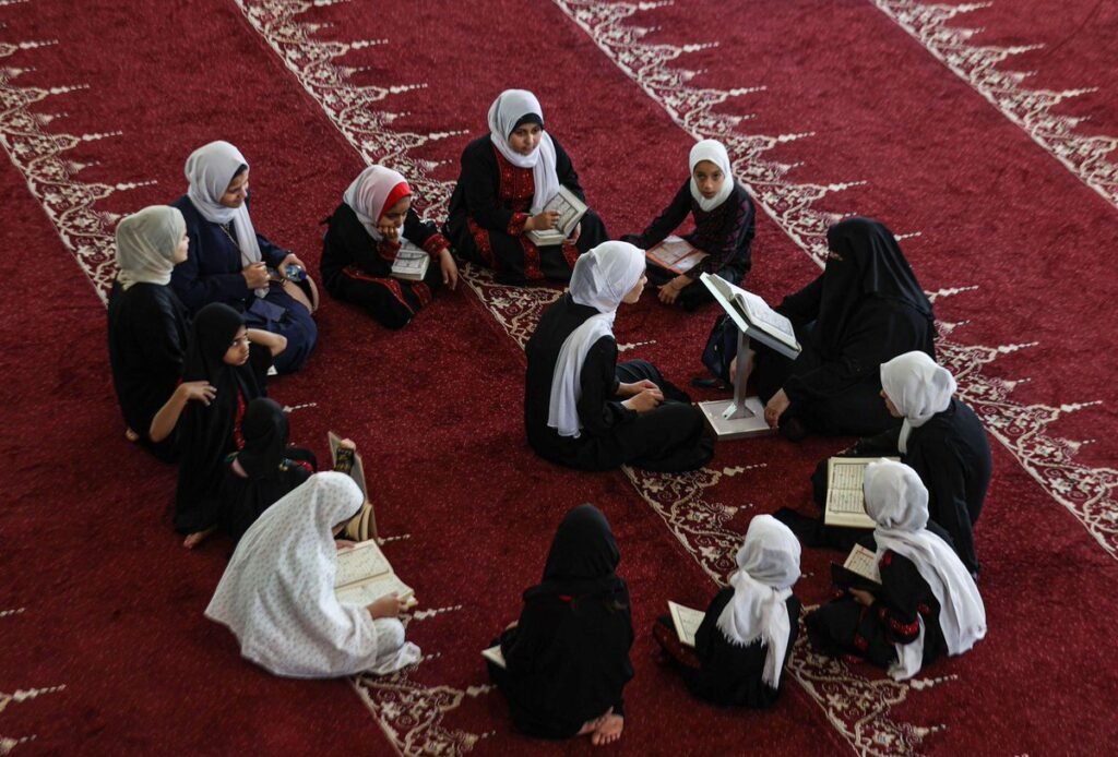 تحفيظ القرآن للنساء عن بعد بالكويت