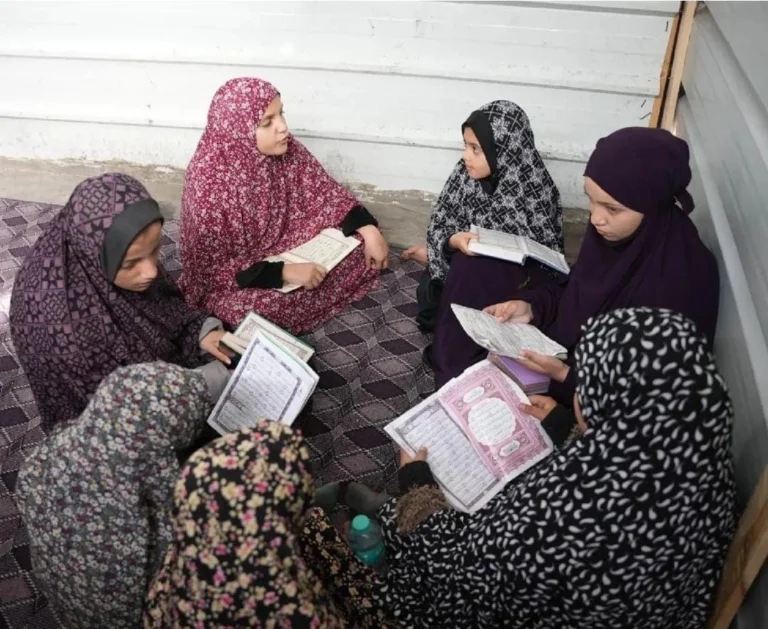 تحفيظ القرآن للنساء عن بعد بالبحرين