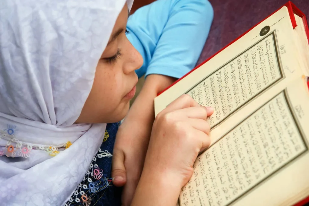 تحفيظ القرآن للنساء عن بعد بسلطنة عمان
