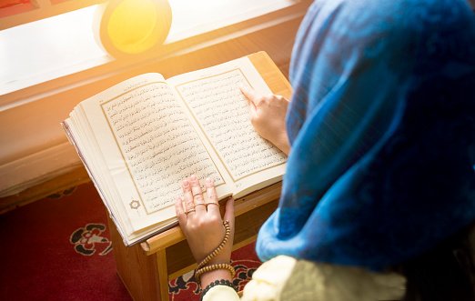 تحفيظ القرآن للنساء عن بعد بسلطنة عمان