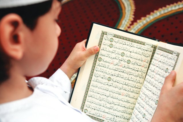 محفظين قرآن في الإمارات